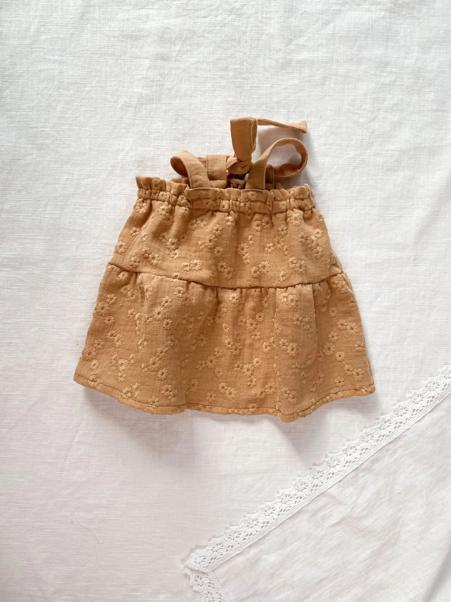 Baby dress / embroidered muslin - caramel