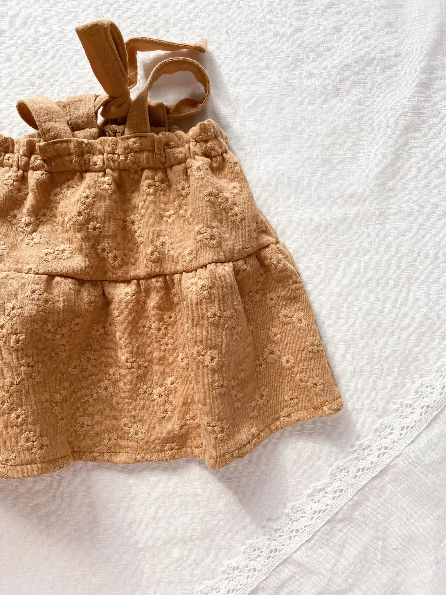 Baby dress / embroidered muslin - caramel