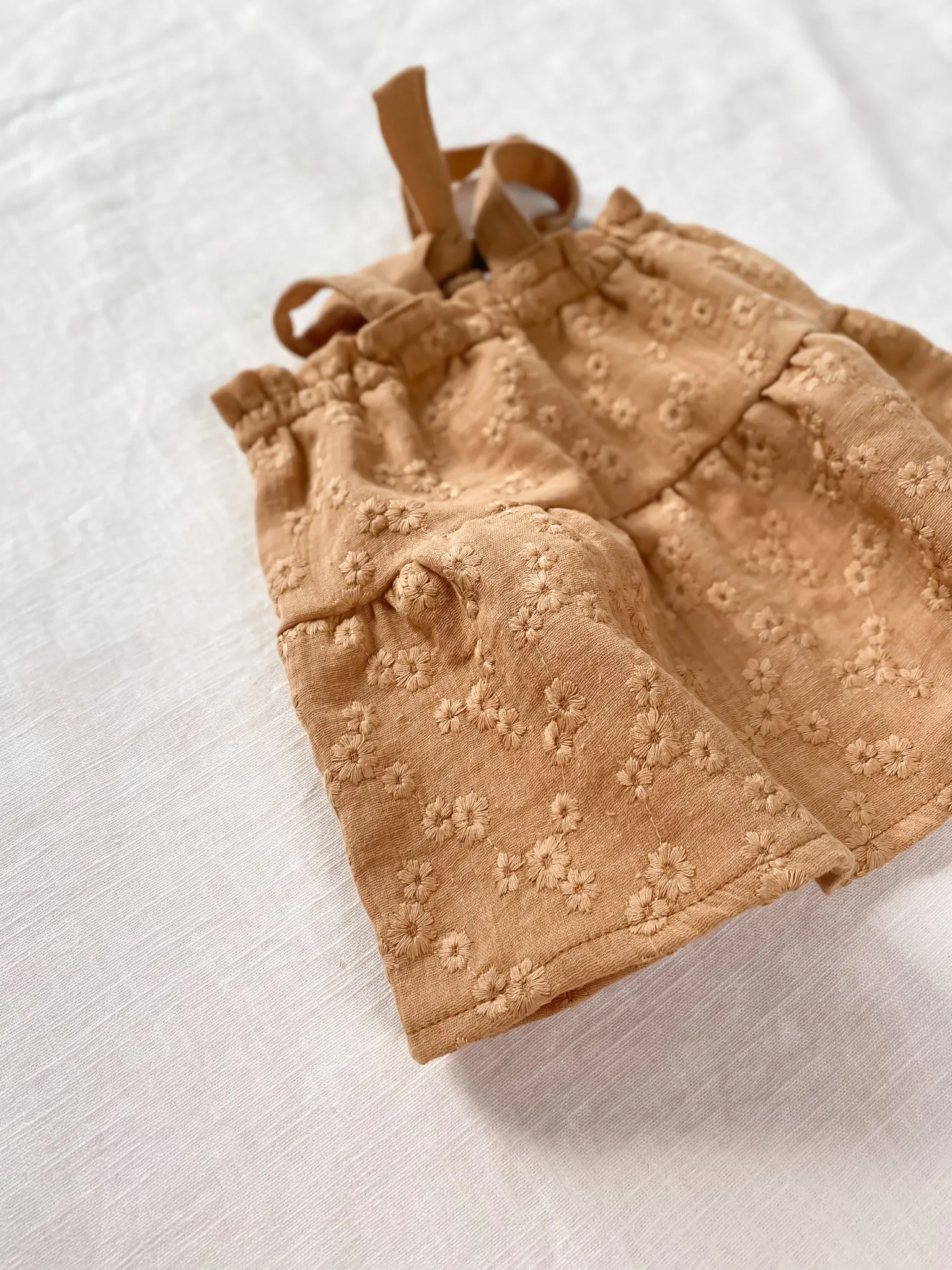 Baby dress / embroidered muslin - caramel