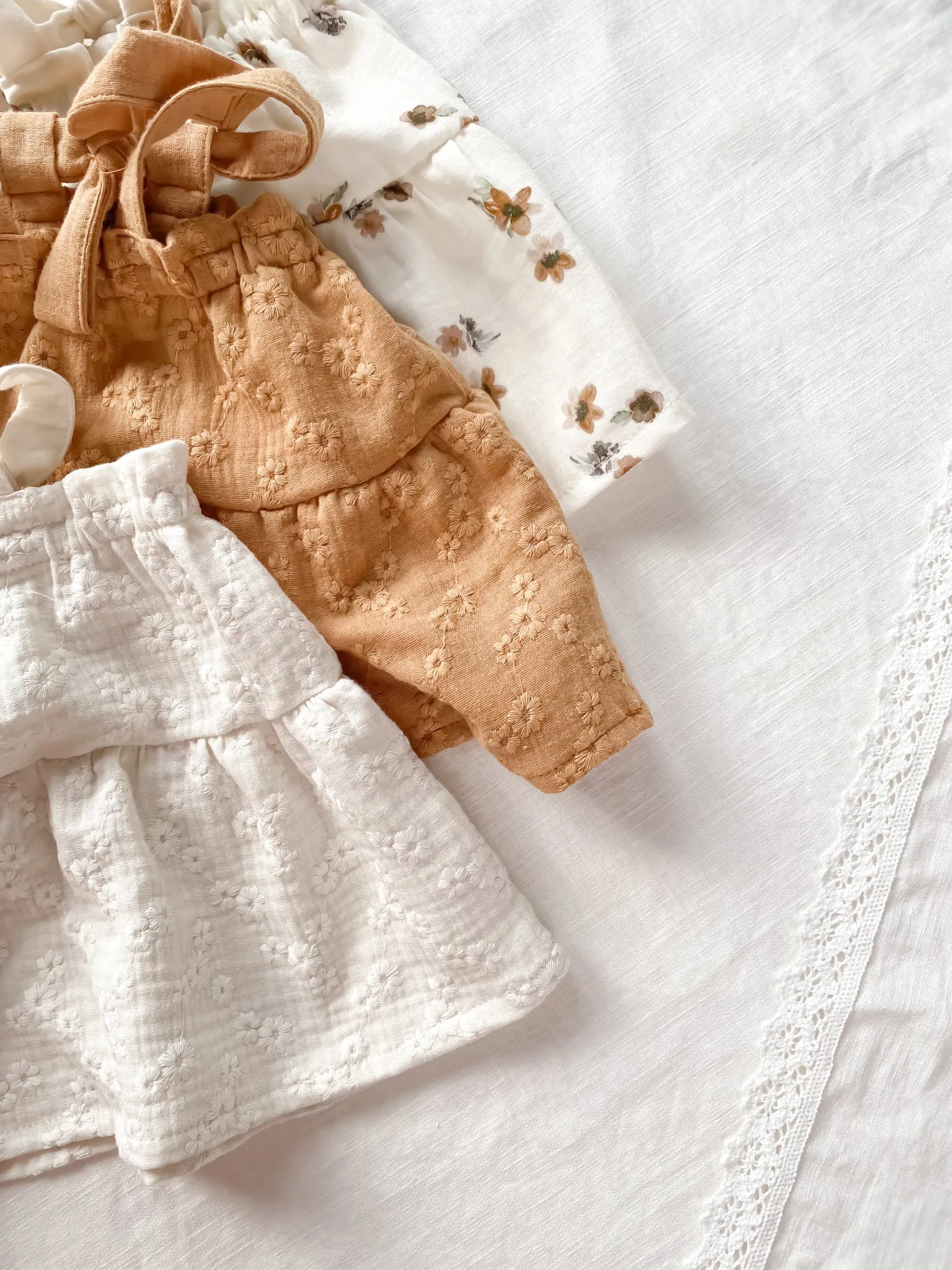 Baby dress / embroidered muslin - caramel